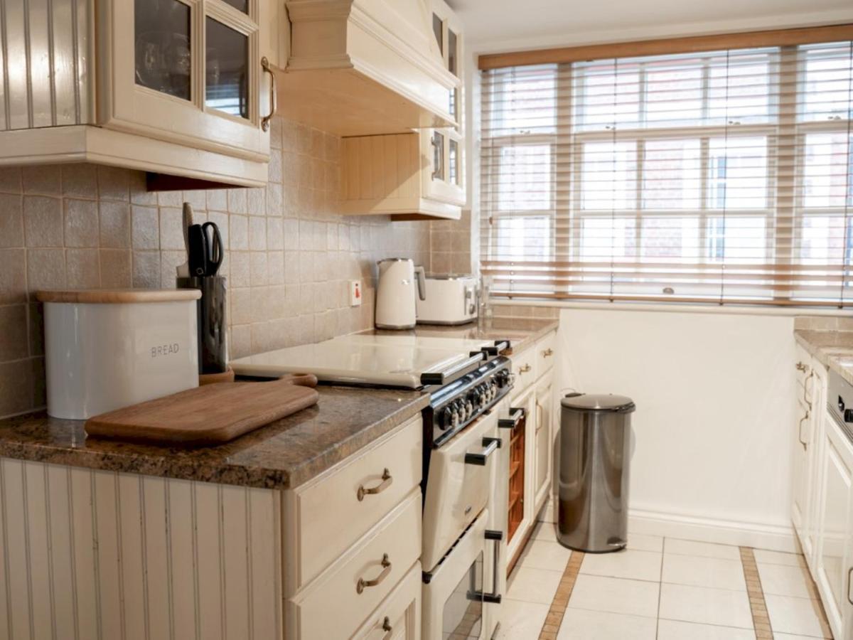 Pass The Keys Castle St Spacious City Centre 2 Bed Townhouse With Parking Chester Exterior photo